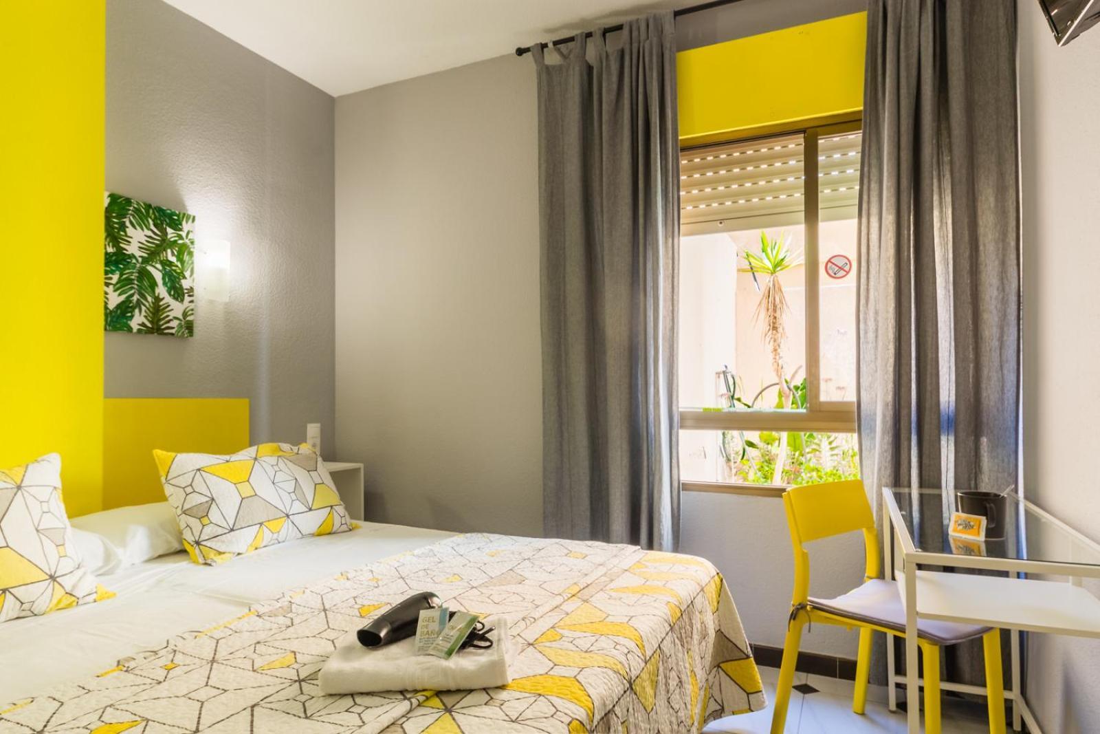 Hostal Tropical Almuñécar 외부 사진