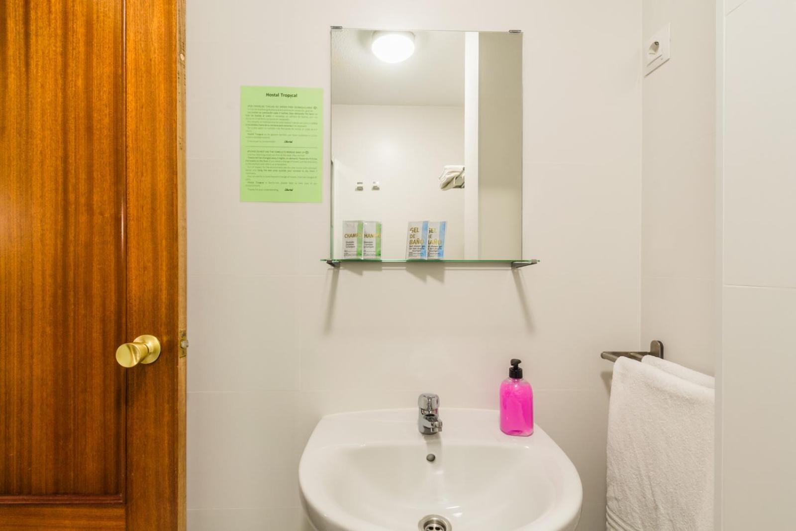 Hostal Tropical Almuñécar 외부 사진
